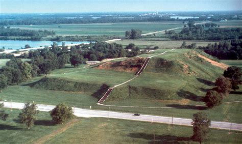 The Cahokia Mounds Emergence: A Testament to Mississippian Culture and Advanced Urban Planning in Pre-Columbian America